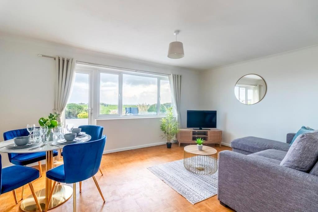 Beautiful Sea View 2 Bedroom Sleeps 6-Free Parking Bournemouth Ngoại thất bức ảnh