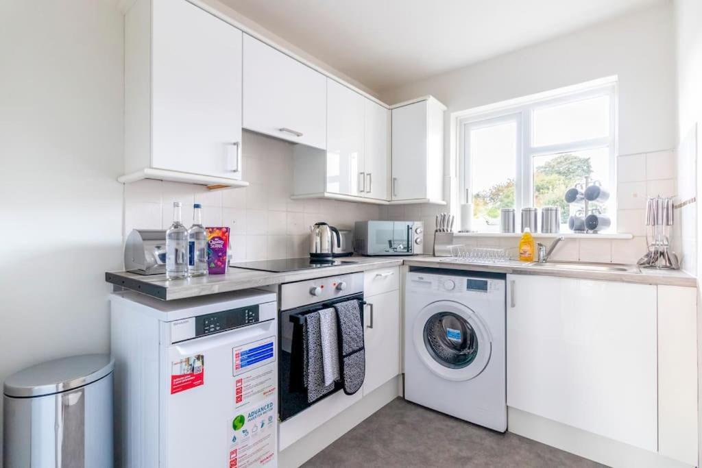 Beautiful Sea View 2 Bedroom Sleeps 6-Free Parking Bournemouth Ngoại thất bức ảnh